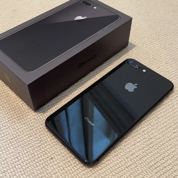 iPhone 8 Plus - Picture 4 of 8